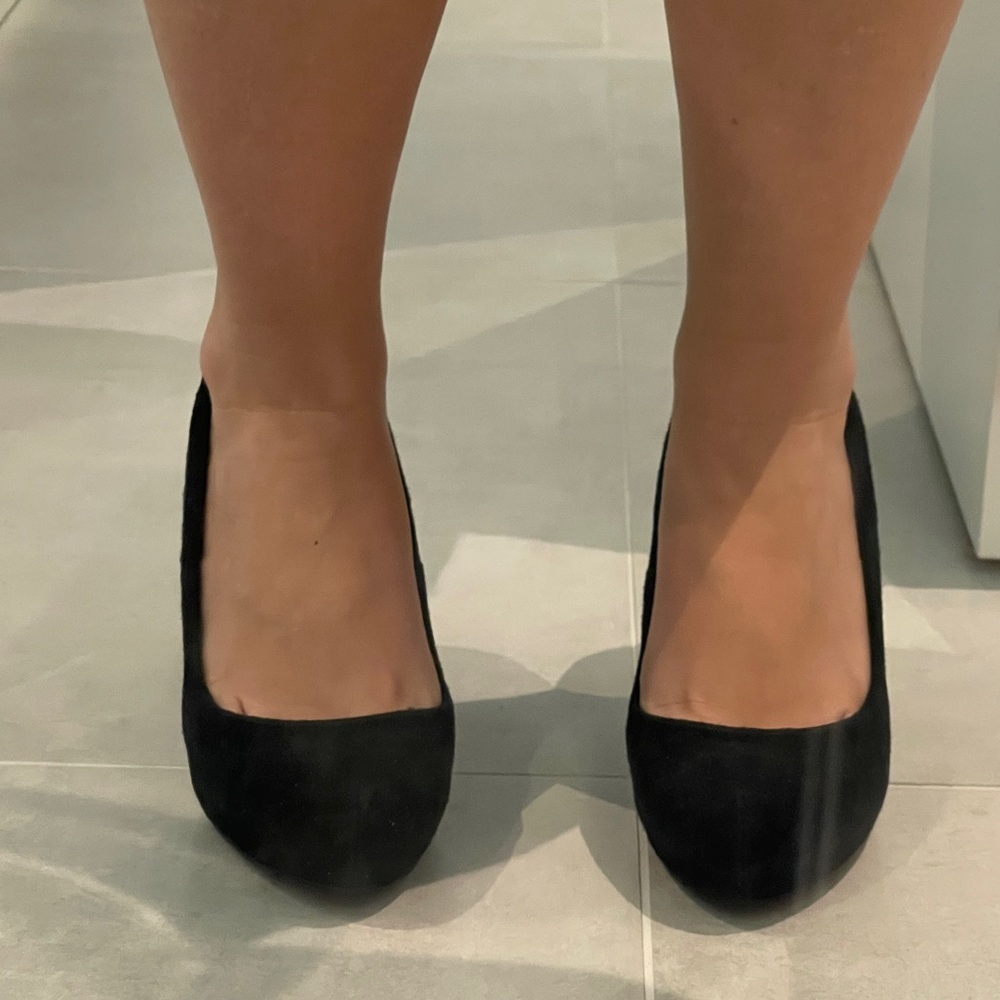 Steve Madden women size 5.5 black suede alike closed shoes kitten heel - Picture 3 of 15